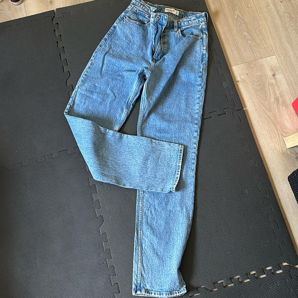BRAND NEW!! Abercrombie 90s straight ultra high rise
